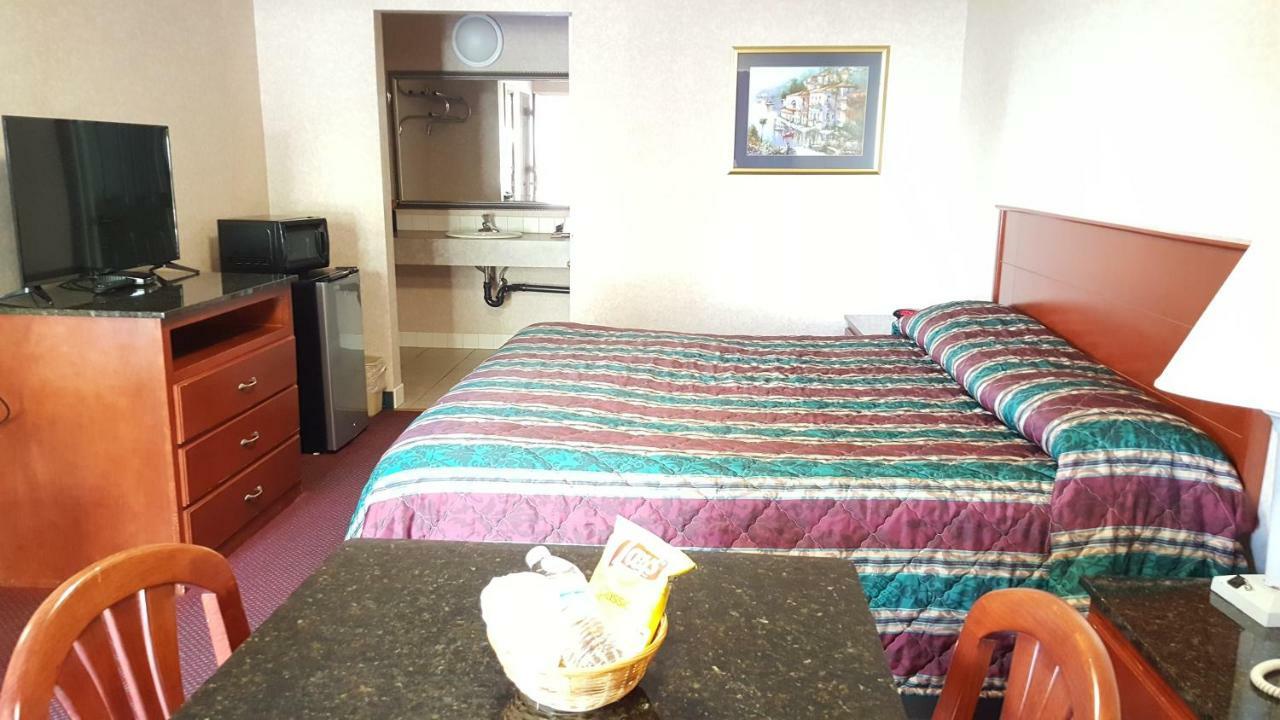 Atrium Inn & Suites กัลโลเวย์ ภายนอก รูปภาพ